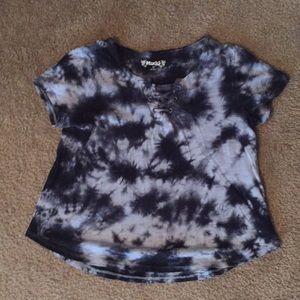 Black and gray short sleeve t-shirt.